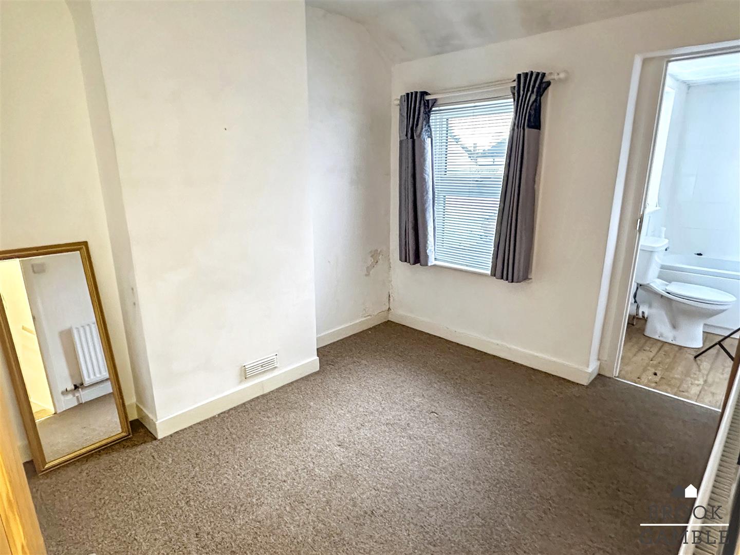 2 Bedroom House - Mid Terrace. Myrtle Road in Eastbourne,  10